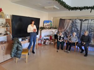 Muzyczne spotkania z Mediateką – radość i wspomnienia w Dziennym Domu Pogodna Jesień „Senior +”