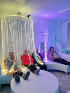 Relaks i odprężenie w sali doświadczania świata